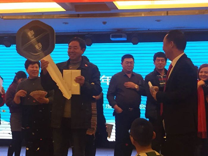 成人看片免费成人午夜看片网址代理商抽到商务面包车及ipads